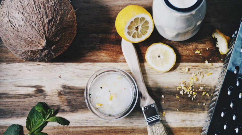 Coconut Oil And Lemon Juice Mask